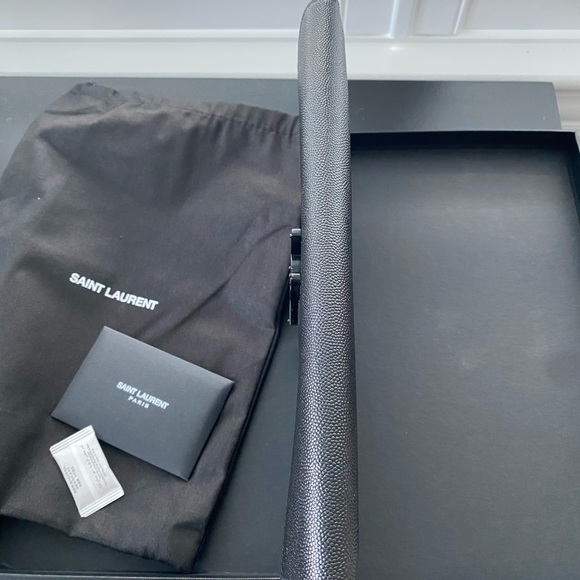 Saint Laurent NIB Medium Uptown Pebbled Leather pouch - Picture 10 of 14